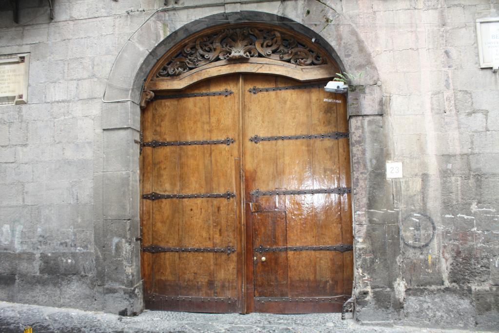 Charming Apartment Napoli Exterior foto