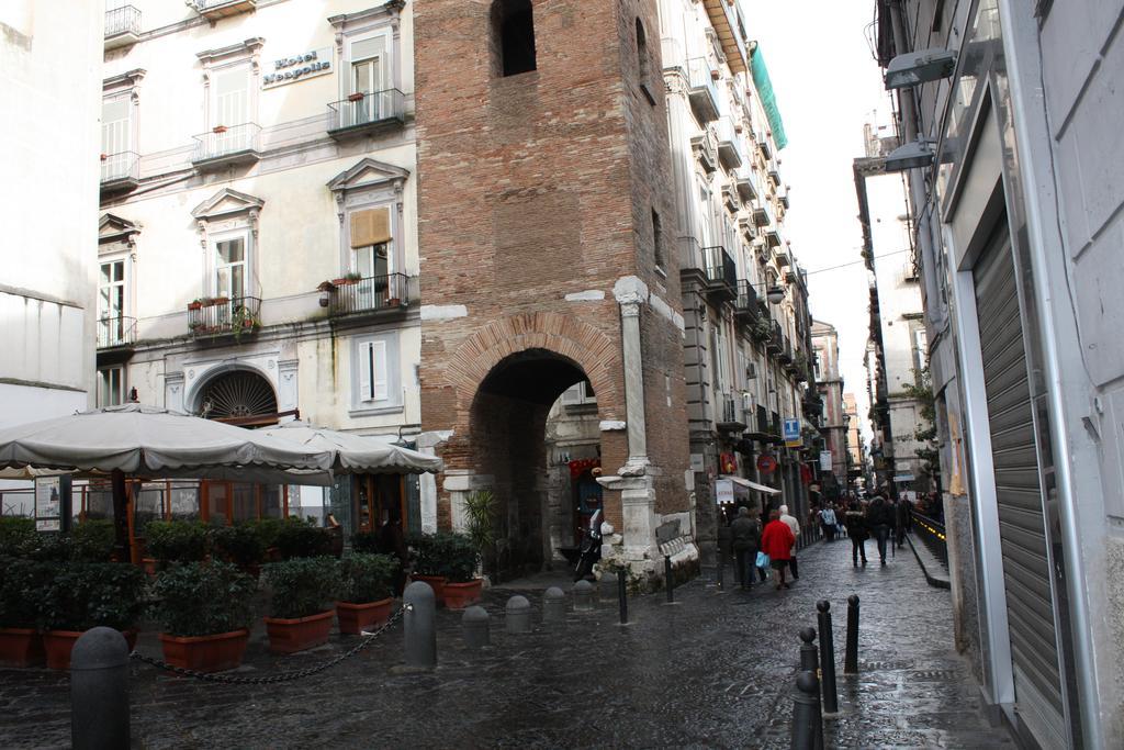Charming Apartment Napoli Exterior foto