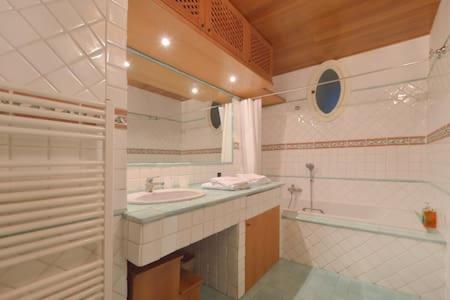 Charming Apartment Napoli Exterior foto